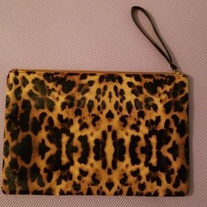 Wristlet clutch